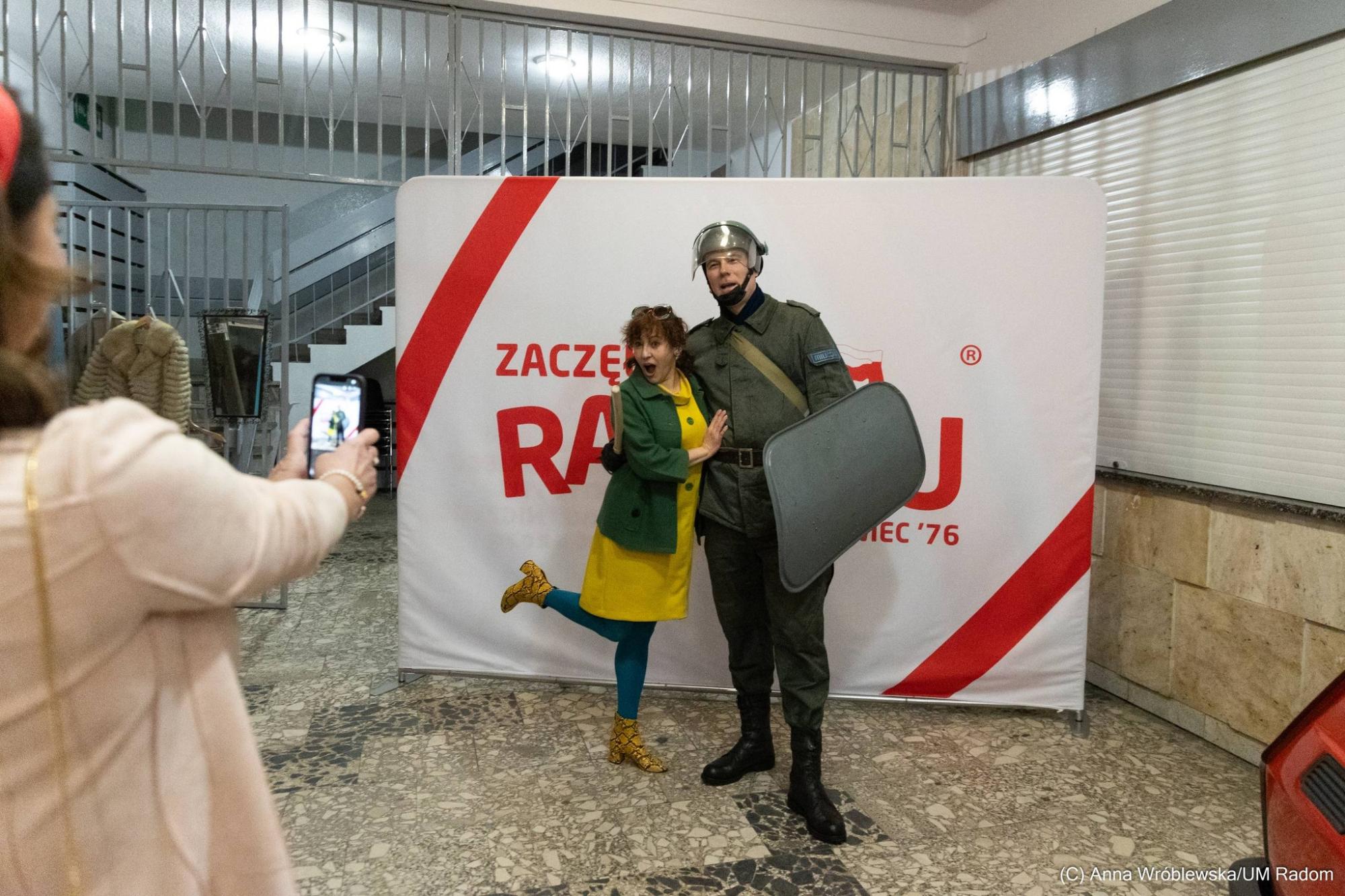 POST-COMMUNE DANCES WITH THE ZOMS