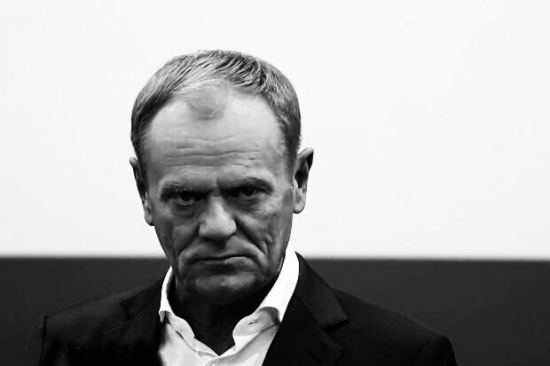PRZERAŻĄJĄCY DONALD TUSK