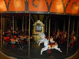 https://upload.wikimedia.org/wikipedia/commons/thumb/2/23/Merry_Go_Mad_Attractiepark_Slagharen.jpg/320px-Merry_Go_Mad_Attractiepark_Slagharen.jpg Karuzela wariatow