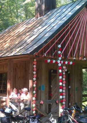 Z prywatną pielgrzymką w Kaplicy na wodzie, w miejscu objawień św. Stanisława Bp i Męczennika, Gł. Patrona Polski, Górecko Kościelne 27 lipca 2012 r., stoją od prawej: Zbigniew Roch, Sławomir Roch, Maria Roch z d. Czyż i Helena Roch.