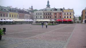 Zamość, Rynek Wielki w Zmościu z widokiem na kamieniczki i Katedrę Zamojską