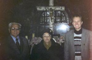 Czesław Życzko, Teresa Radziszewska oraz Sławomir Tomasz Roch w kaplicy Wołyńskiej na Zamojskiej Rotundzie