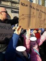 Bolszewicka nienawiść w KOD - czyli dzieci strzejają do Kaczora
