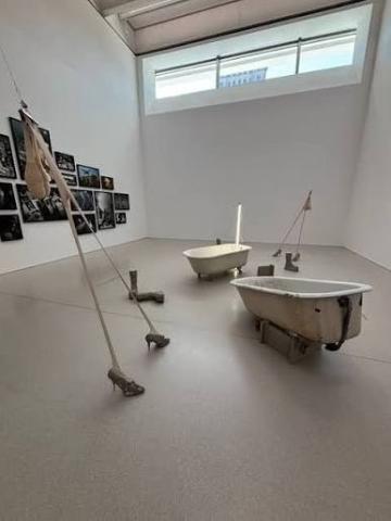 Sztuka konceptualna to pralnia brudnych pieniędzy!